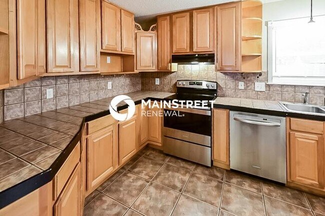 Building Photo - 3 Bedroom Pet-Friendly Home in Bartlett, TN with Main Street Renewal