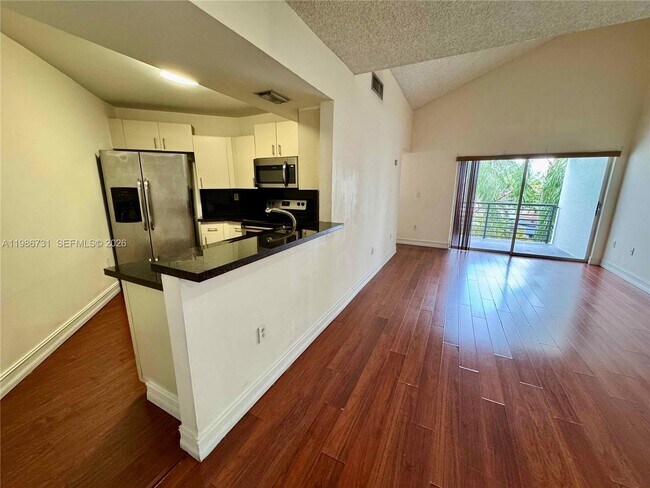 Building Photo - 9731 Fontainebleau Blvd