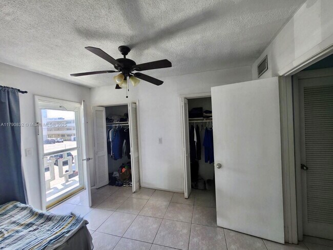 Building Photo - 467 Golden Isles Dr