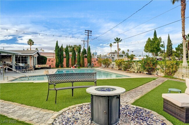 Building Photo - 1914 Ottawa Dr