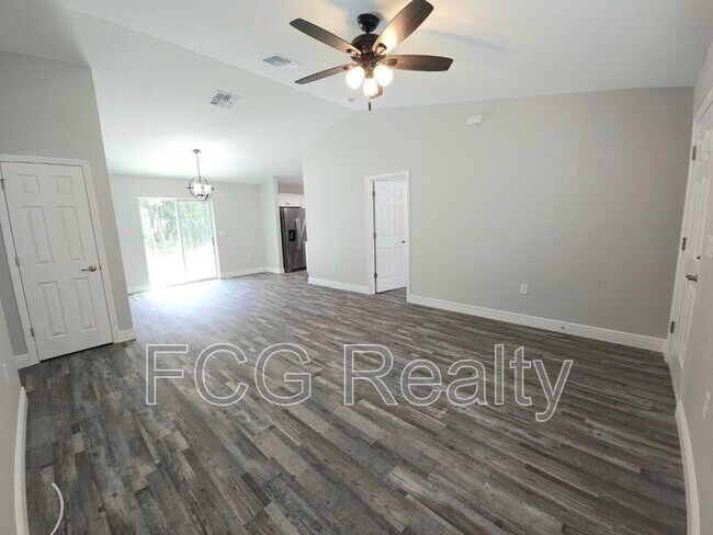 Building Photo - 7851 N Jamaica Dr