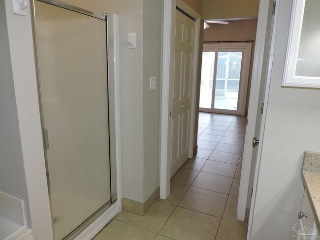 Building Photo - 6423 Lake Charlene Ln