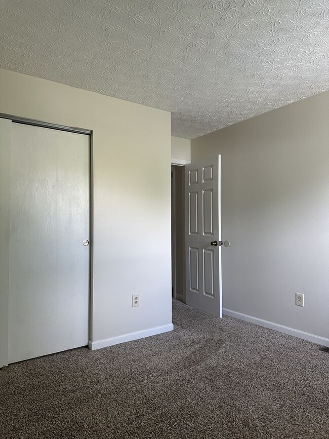 Building Photo - 3 Bedroom 2.5 Bath Townhome available in H...