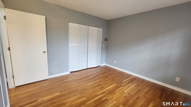 Building Photo - 16-20-20 Townley St