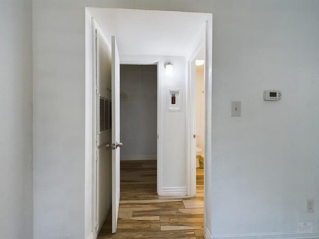 Building Photo - 2124 Burton Dr