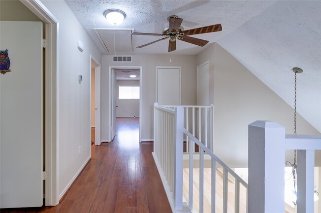 Building Photo - 2902 Field Line Dr