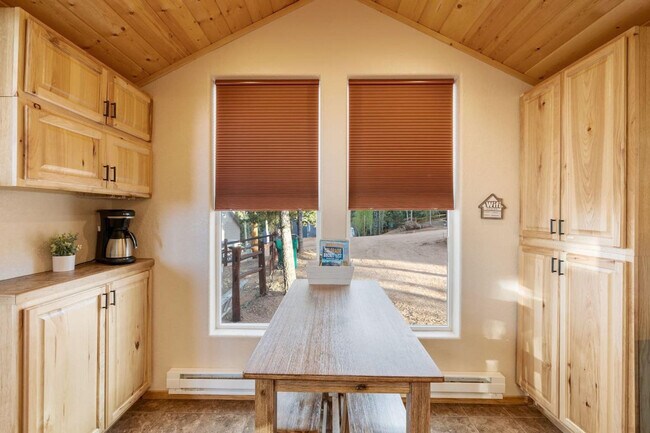 Building Photo - 213 S West St