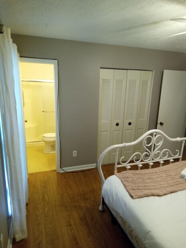 Building Photo - 4BR 3BA SFH with Full Finished Basement