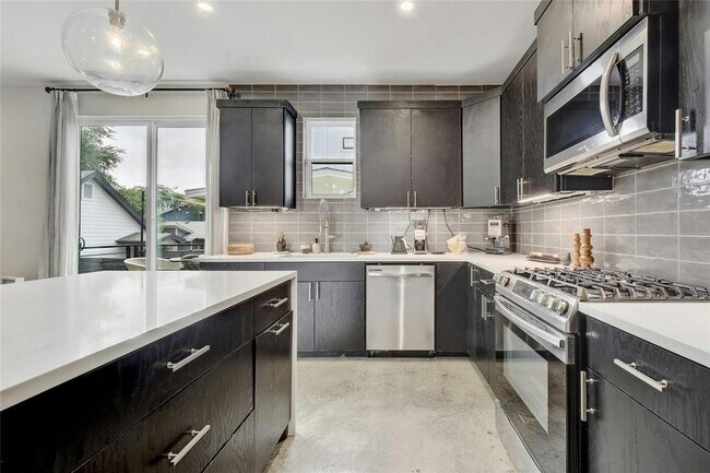 Building Photo - 4606 Ledesma Rd