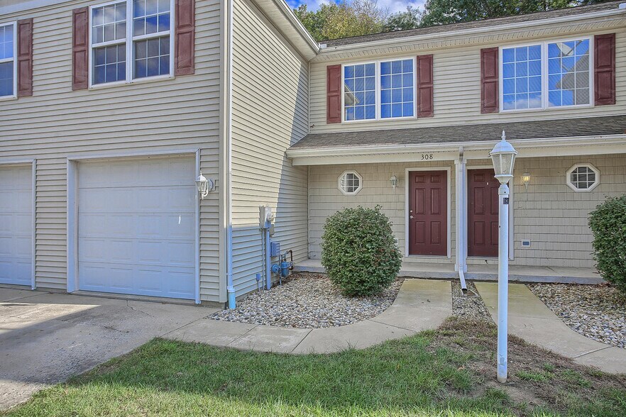 Building Photo - 306 Windwood Ct
