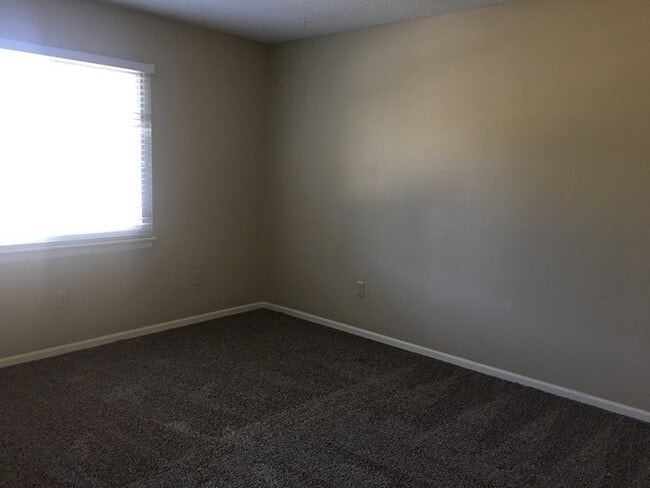 Building Photo - Property in Park Hill School District!