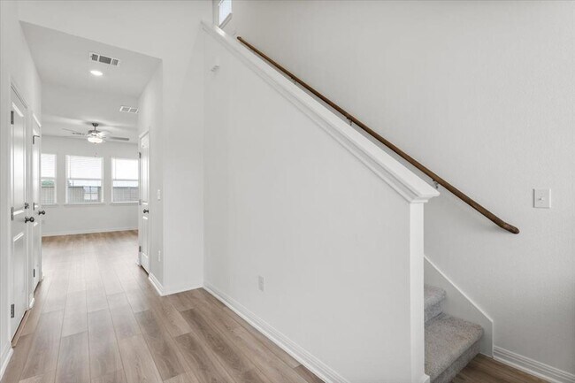 Building Photo - 5800 Beverly Pr Rd