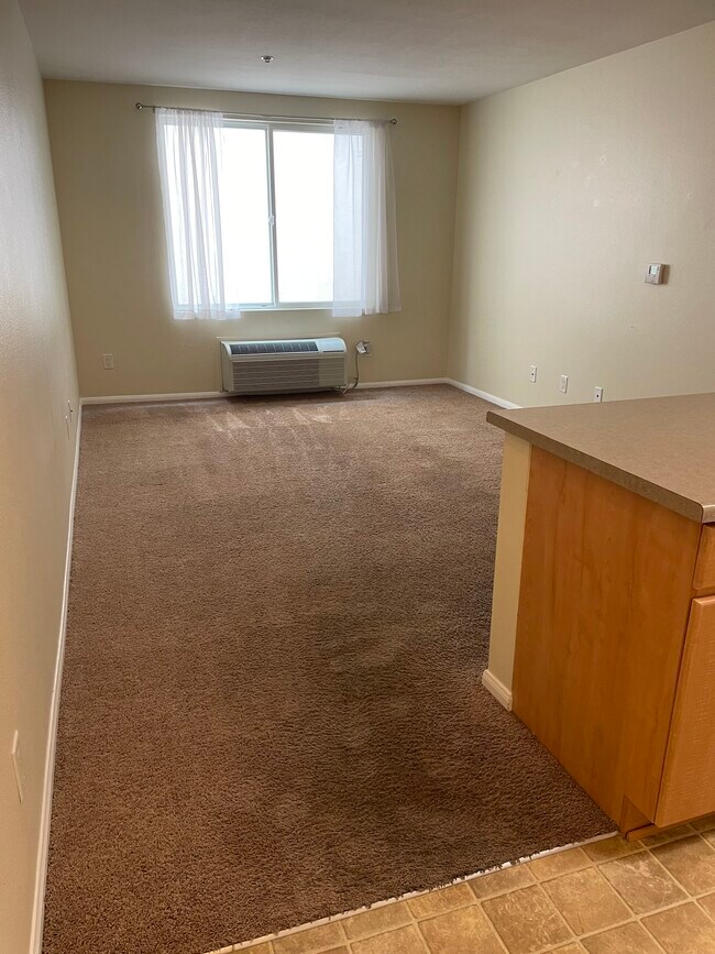 Building Photo - 1435 India St