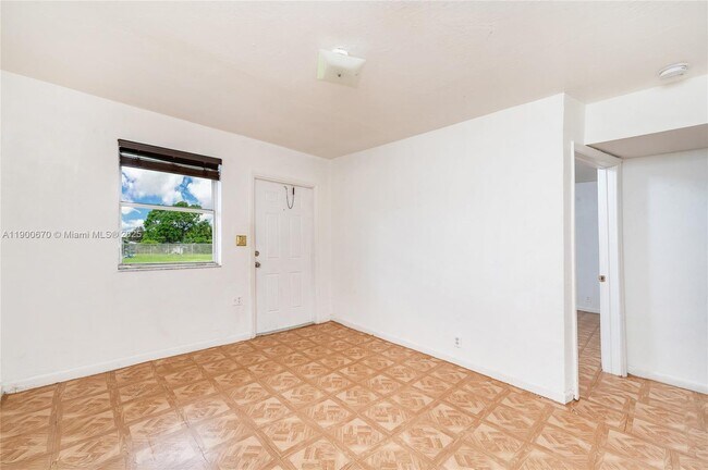 Building Photo - 10015 SW 170th Terrace