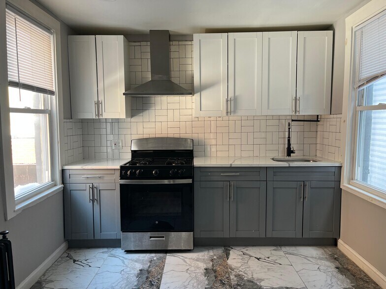 Building Photo - 86 Irving St