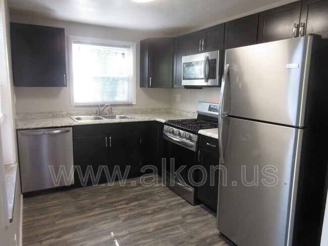 Building Photo - 4204 Willow Ave