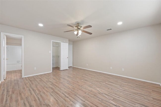 Building Photo - 210 Mesquite Cir