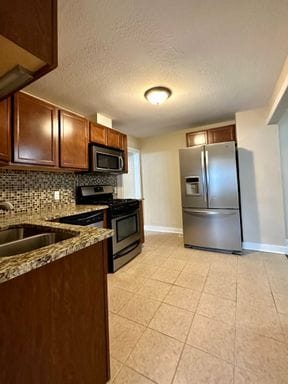 Building Photo - 2 Bedroom 1 Bath Duplex Available Now!!