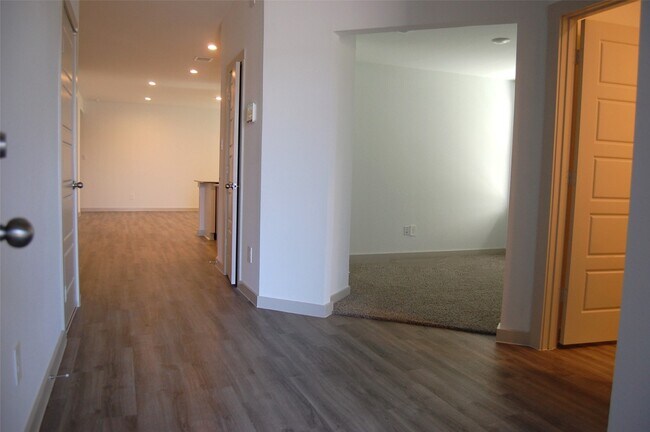 Building Photo - 7702 Sleek Flock Ln