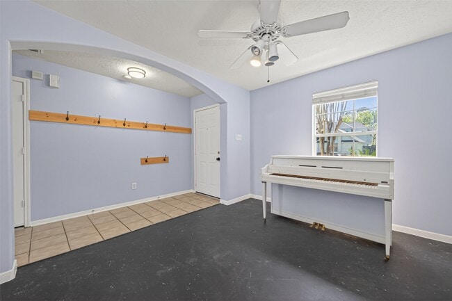 Building Photo - 19215 Hikers Trail Dr