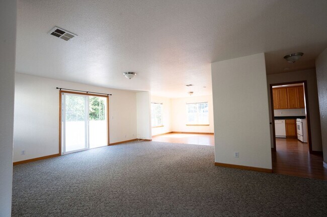 Building Photo - 2712 Meadow Creek Way