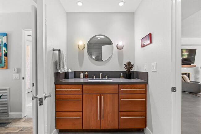 Building Photo - 59 Cornell Dr