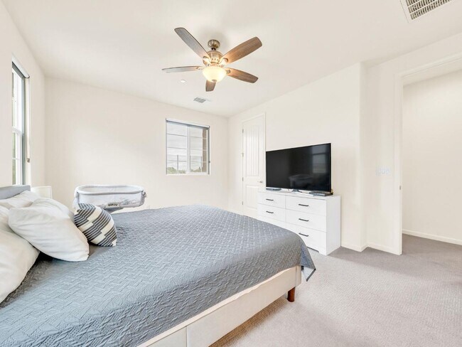 Building Photo - Beautiful 2019 Built 3 bedrooms 2.5 bath!