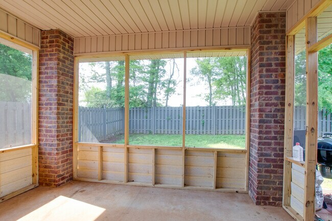 Building Photo - 150 Shrewsberry Dr