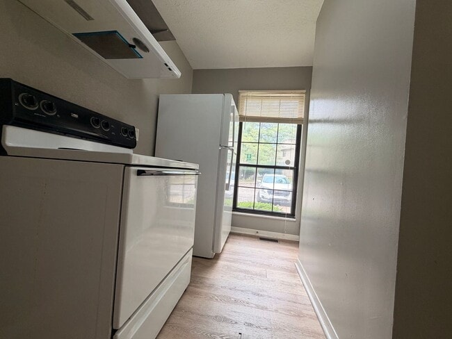 Building Photo - Great 3 bed 2.5 Bath on South Side of Bloomington!
