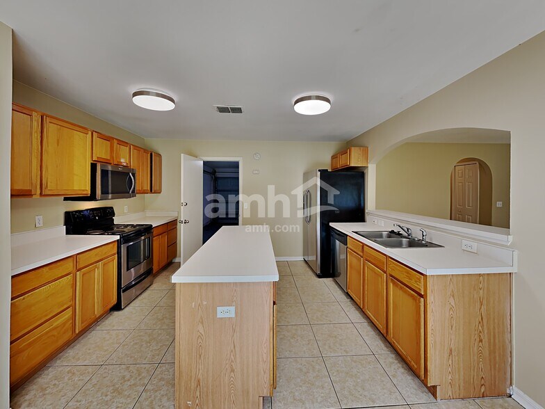 Building Photo - 30500 Birdhouse Dr