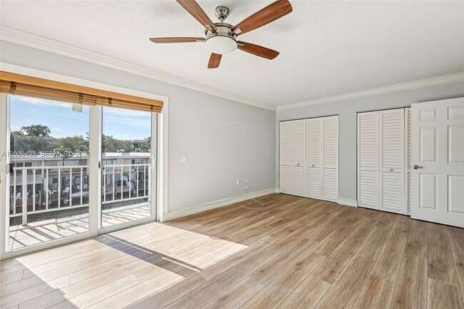 Building Photo - 3862 NE 171 St