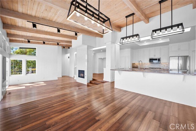 Building Photo - 1560 Sunset Ridge Dr