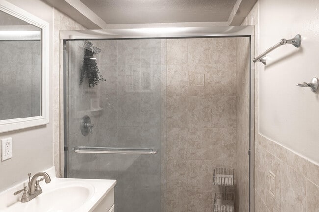 Building Photo - 205 Coral Rd