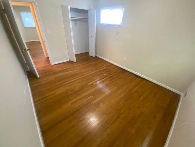 Building Photo - PRICE REDUCTION! A spacious three bedroom/ three bath split foyer single family home located in K...