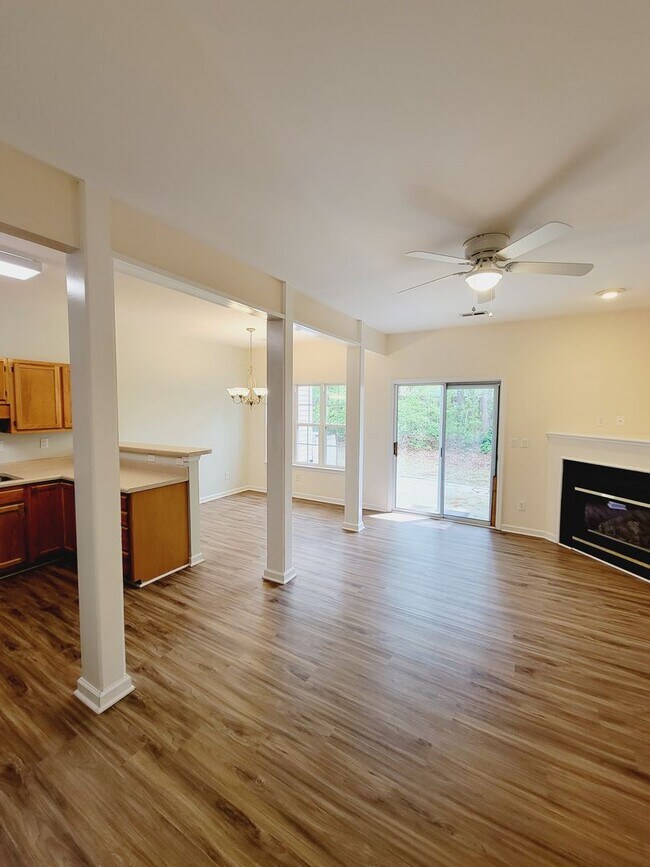 Building Photo - HEATHFIELD HALL- 3BD/2BA Townhome