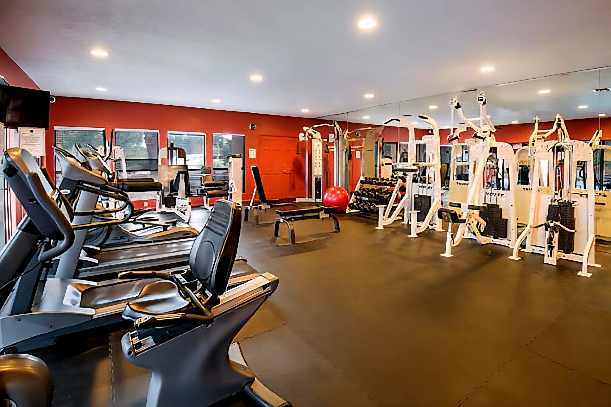 Fitness Center - 941 Calle Mejia