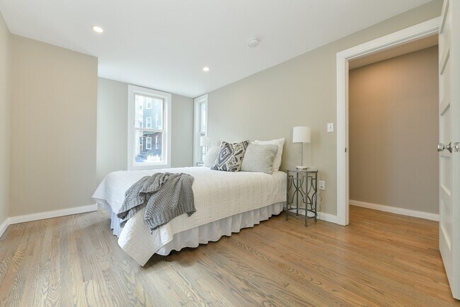 Building Photo - 14-16-16 Newport St