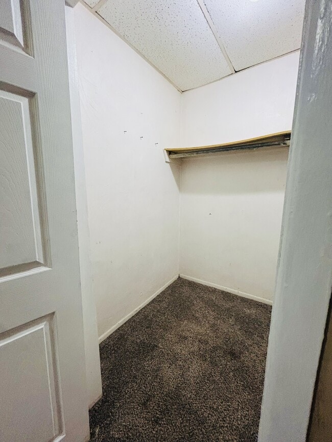 Building Photo - 242 W 28th St