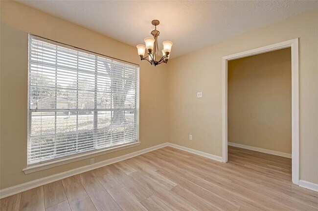 Building Photo - 2928 Laurelridge Dr