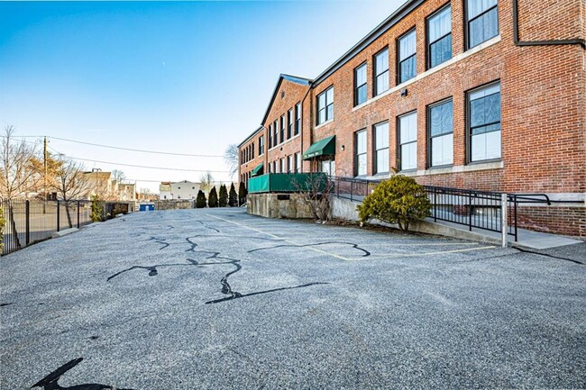 Building Photo - 775 Potters Ave