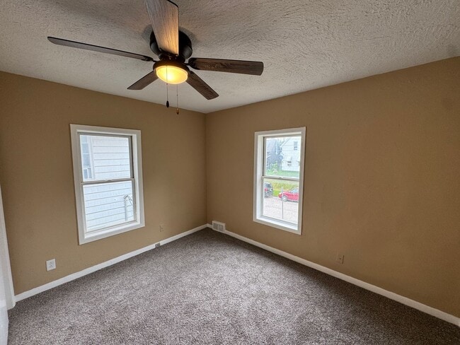 Building Photo - Charming 2-Story Home in Moline!