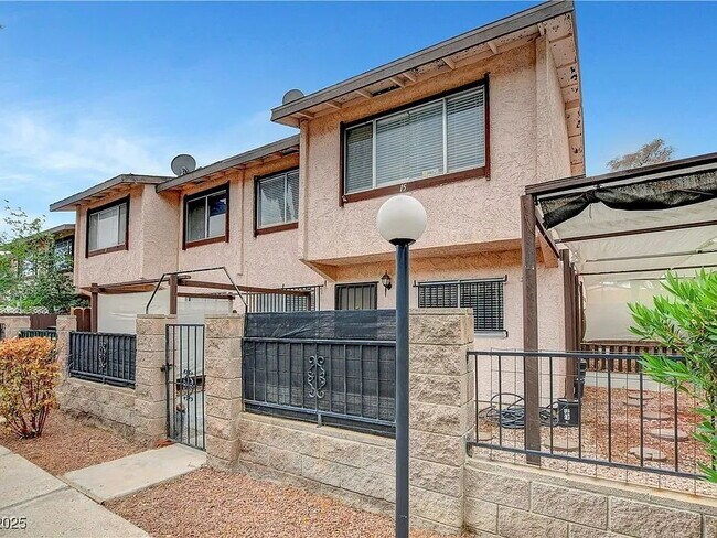 Building Photo - NO MIN CREDIT SCORE REQUIRED, BK OKAY, PAST EVICTION OKAY!, BACKGROUND FRIENDLY. Apply at "The Re...