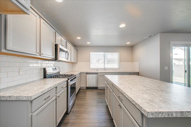 Building Photo - Two Story, Spacious Star Home!