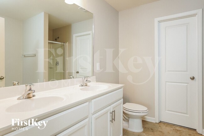 Building Photo - 1400 Glenwater Dr