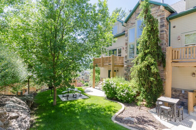 Building Photo - 3562 N Fox Run Dr