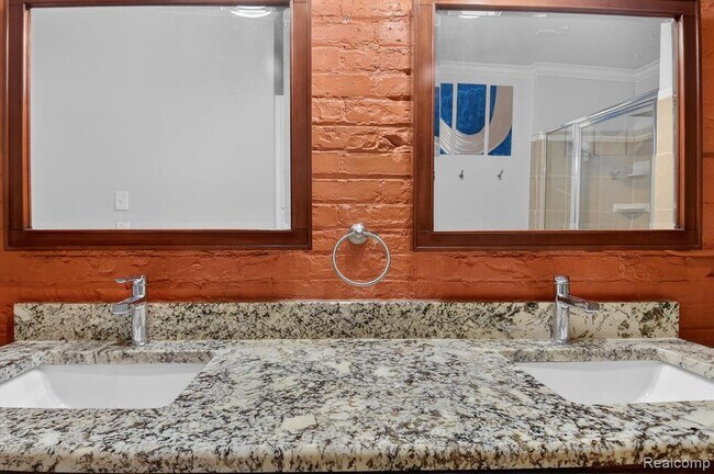 Building Photo - 1104 4th St