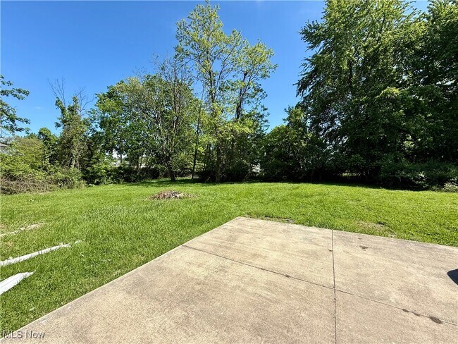 Building Photo - 19137 Westwood Dr