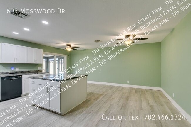 Building Photo - 605 Mosswood Dr