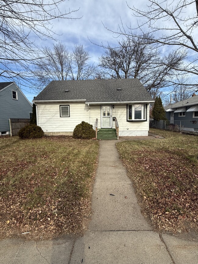 Primary Photo - 2021 Veterans Dr