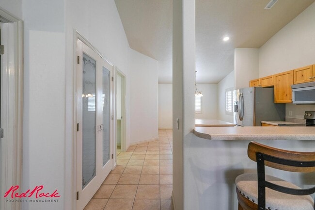 Building Photo - Partially Furnished 3 Bedroom Home with Co...